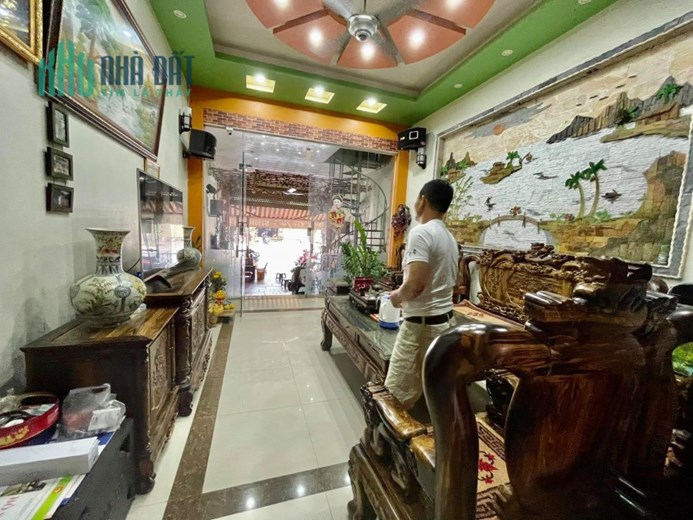 Bán nhà mặt hồ Bồ Đề, Long Biên, DT80m, 5T, MT5m, thang máy, kinh doanh. Giá 19.9 tỷ