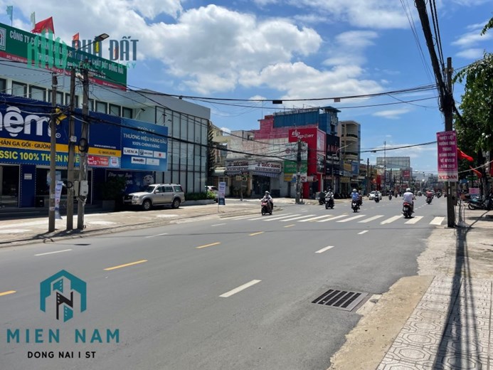 Nhà mặt tiền kinh doanh Phạm Văn Thuận biên hòa 15 tr/ tháng
