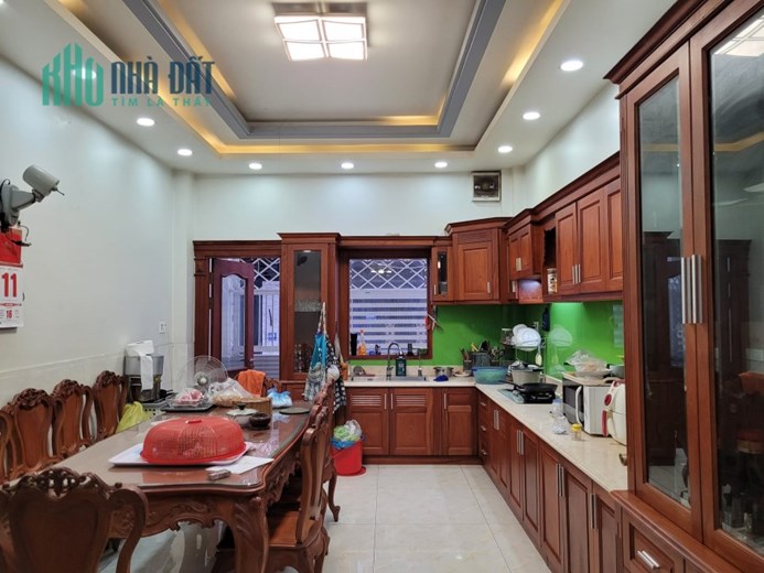 Nhà Mặt Tiền Chợ Nguyễn Tư Giản  P12 Quận Gò Vấp - ngang 4 dài 23m , 5 tầng giá 12 tỷ