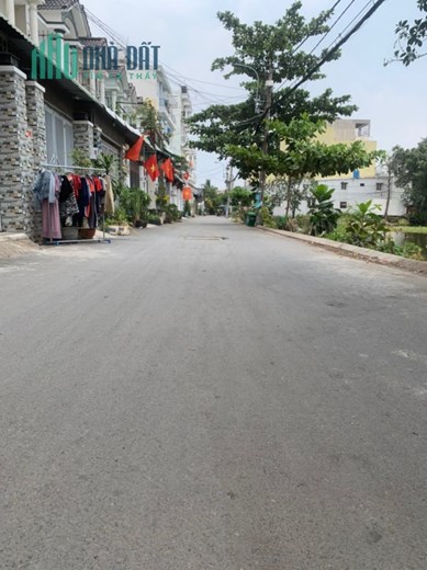 chính chủ bán nhà mặt tienf thạnh xuan 23 
p thạnh xuân q12
dt 4x15,50 nhà 3 lầu đường 12 m 
giá