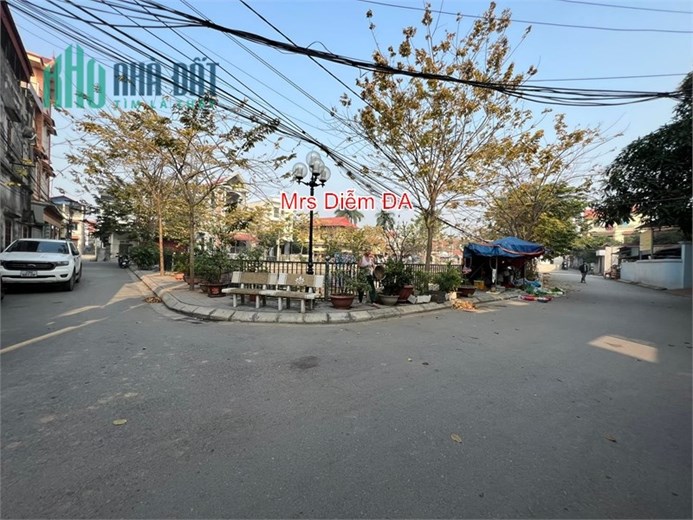Giá chào 2.610 tỷ, Mrs Diễm cần bán 45m đất lô góc sát chợ Xuân Canh, Đông Anh