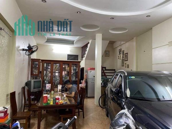 Bán nhà gara ô tô Hoàng Cầu 64m mặt tiền 4.3m giá 12.x tỷ trước nhà  đường rộng 7m