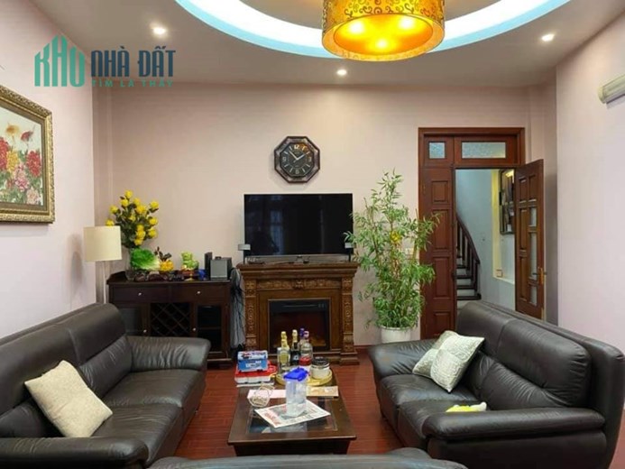 Bán nhà gara ô tô Hoàng Cầu 64m mặt tiền 4.3m giá 12.x tỷ trước nhà  đường rộng 7m