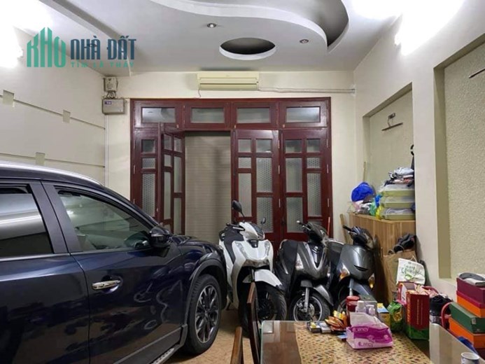 Bán nhà gara ô tô Hoàng Cầu 64m mặt tiền 4.3m giá 12.x tỷ trước nhà  đường rộng 7m