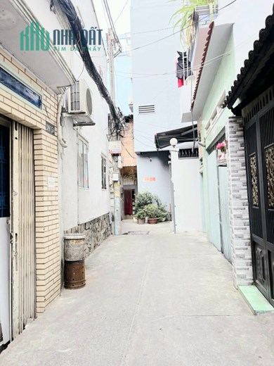 Bán nhà Rẻ Bến Vân Đồn Cách Q 1,5,7,8- 100 m 
Dt 51m Ngang 6 x8.5 - 2 tấm dưới 80 triệu