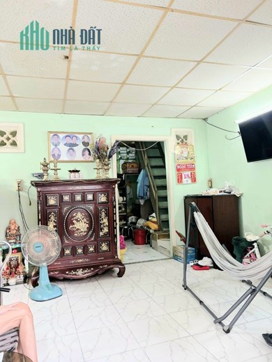 Bán nhà Rẻ Bến Vân Đồn Cách Q 1,5,7,8- 100 m 
Dt 51m Ngang 6 x8.5 - 2 tấm dưới 80 triệu