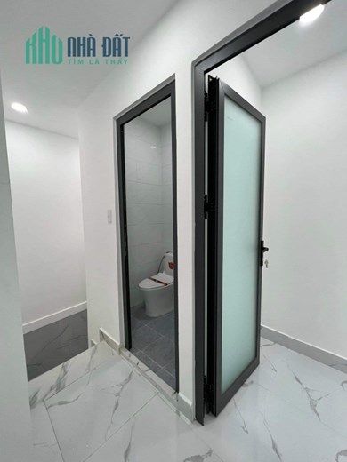 Bán nhà ĐẹpRẻ Q4 căn gốc 2 mặt tiền Hẻm Nguyễn Tất Thành Dt 40 m   5x7 m
2 tấm 3 Phòng Ngũ 2wc