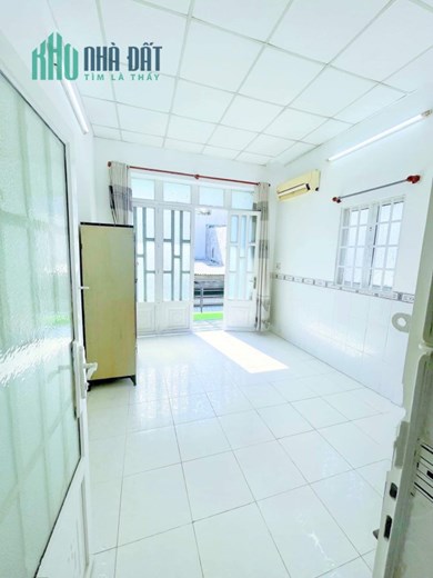 Bán nhà Hẻm xe hơi Nguyễn Khoái Q4
 Dt 61.5 m Ngang 3.4x 20.17 m- 3 tấm hơn 6 tỷ cách Q1,Q5,Q7,Q8-