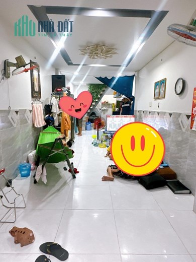 Bán nhà RẺ Hẻm rộng 3,3m Xóm Chiếu Q4 cách mặt tiền 25 m
 Dt 36 m Giảm 700 triệu còn hơn 3 tỷ - 4