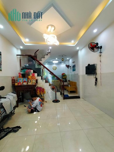 Ngôi nhà hoa hồng đường 18B, hèm xe hơi, 2 tầng, 40m2 DTXD: 80M2 chỉ 3.65 tỷ