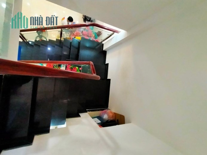 Ngôi nhà hoa hồng đường 18B, hèm xe hơi, 2 tầng, 40m2 DTXD: 80M2 chỉ 3.65 tỷ
