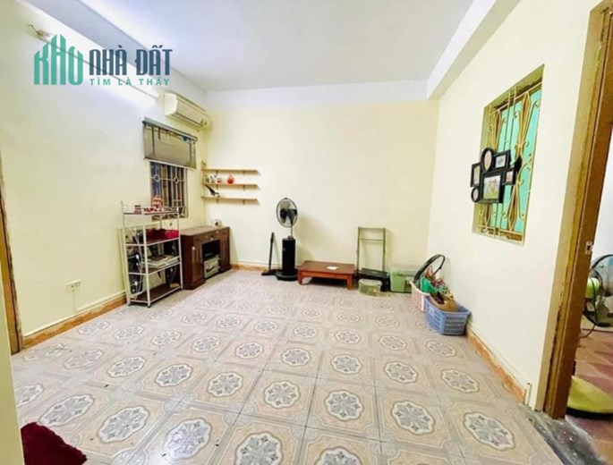 Bán Nhà Tăng Thiết Giáp, Phân Lô Quân Đội - Ô Tô Đỗ Cổng, Dân Trí Cao - An Ninh Tốt 37m - 4 tỷ.