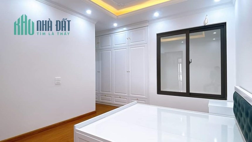 Chính Chủ Cần Bán gấp Nhà Ngõ 162  Phố Nguyễn Văn Cừ , thông Ai Mộ, thang máy xin, gara ô tô, tặng
