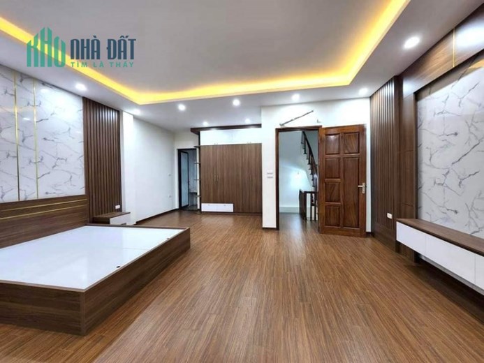 Bán Nhà Bồ Đề Thông Ra Đường Hồng Tiến, Long Biên 36m2, 5T chỉ 3,65 tỷ