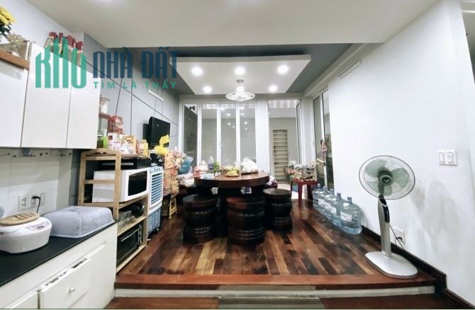 Nhà mới 4 tầng Phan Đăng Lưu 5x20m nội thất gỗ Lào