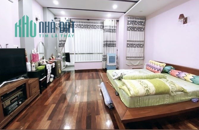 Nhà mới 4 tầng Phan Đăng Lưu 5x20m nội thất gỗ Lào