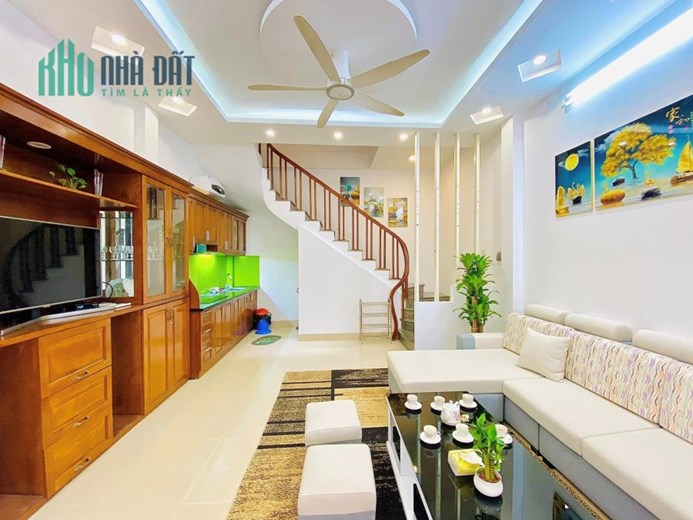 Bán Nhà Ngõ 67 Nguyễn Văn Cừ Thông Sang Ngọc Lâm, Long Biên, 5T, 35m2 chỉ 3,55 tỷ