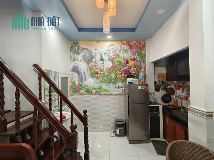 SỔ ĐẸP NỞ HẬU -- 2 PHÒNG NGỦ -- SÂN RỘNG ĐỂ 10 CHIẾC XE -- CHỈ 3.1 TỶ.