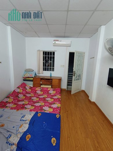 SỔ ĐẸP NỞ HẬU -- 2 PHÒNG NGỦ -- SÂN RỘNG ĐỂ 10 CHIẾC XE -- CHỈ 3.1 TỶ.