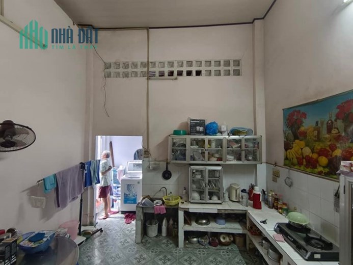 CHỦ BÁN GẤP -- Ô TÔ NGỦ TRONG NHÀ -- SỔ NỞ HẬU -- CÔNG CHỨNG SANG TÊN TRONG NGÀY.