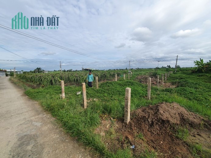 Bán gấp 194m2 đất full thổ cư tại Tân Trụ - Long An, SHR, 780tr. Lh:0908336357.