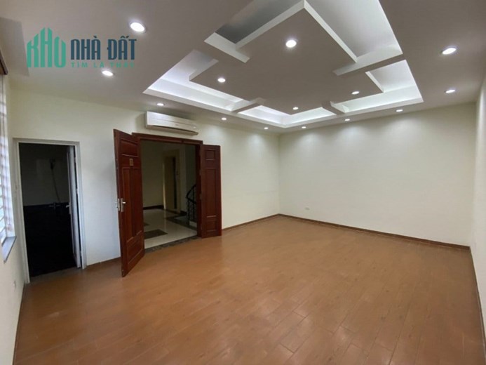 Bán nhà phố, mặt tiền Phố Vũ Phạm Hàm, Quận Cầu Giấy DT 135 m2*6T MT 25m giá 135 tỷ Hà Nội