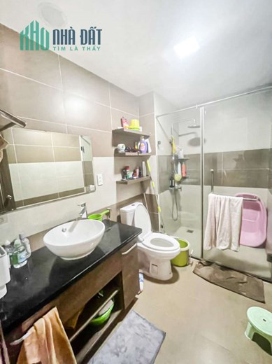 Cần bán căn hộ chung cư Berriver, Long Biên, 70m, 2 ngủ, vệ sinh, tặng nội thất, 2 tỷ 95