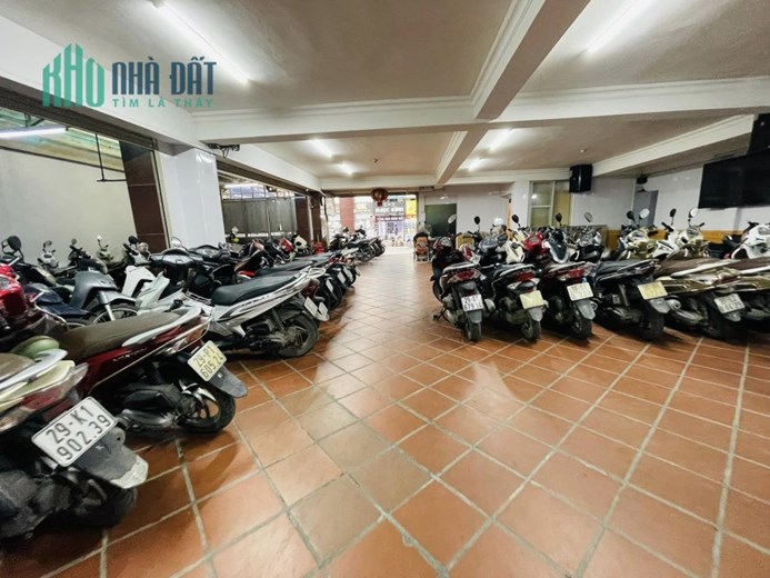 Bán tòa nhà đường Nguyễn Văn Huyên, Cầu Giấy, 362m, 9 tầng, mặt tiền 11m, doanh thu 4