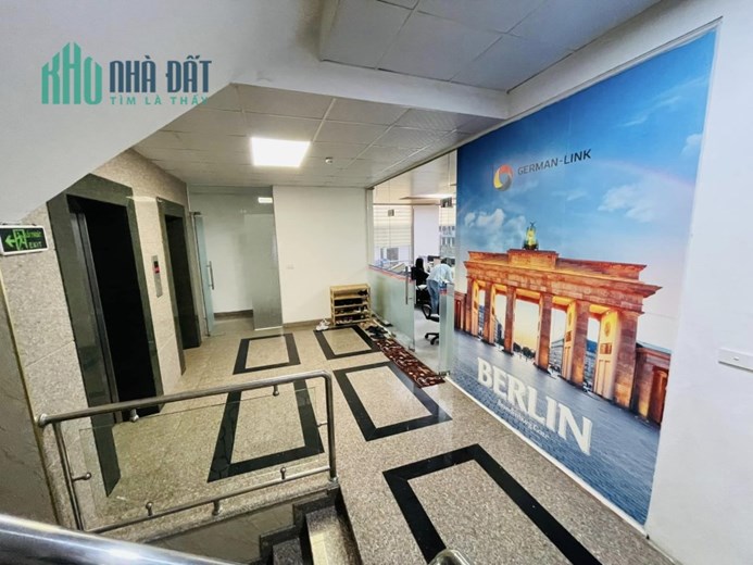 Bán tòa nhà đường Nguyễn Văn Huyên, Cầu Giấy, 362m, 9 tầng, mặt tiền 11m, doanh thu 4