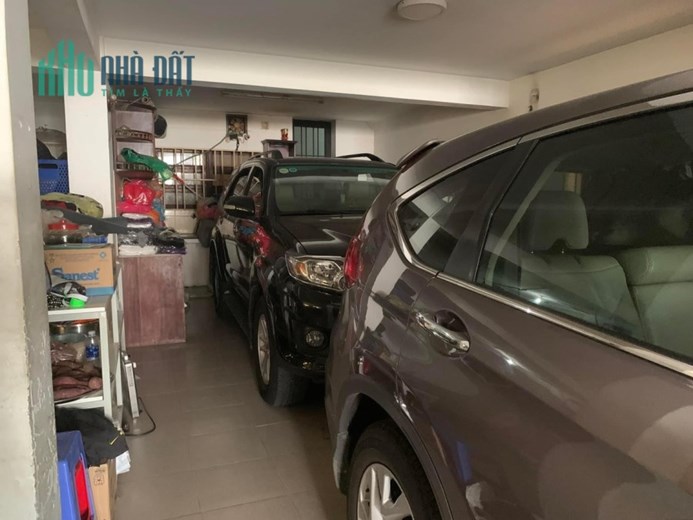 Bán nhà 3 tầng đường tân kỳ tân quý, hẻm 8m, 233m2 chỉ 24 tỷ, cách mặt tiền 1 căn nhà.