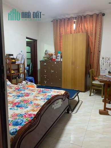 Bán nhà 3 tầng đường tân kỳ tân quý, hẻm 8m, 233m2 chỉ 24 tỷ, cách mặt tiền 1 căn nhà.