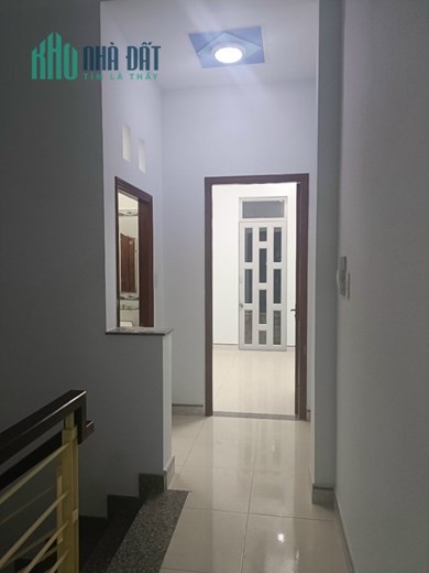 Giảm sốc 600tr, nhà Nguyễn Hồng Đào, HXH 5m, ngang 4.4, 3tầng BTCT, 44m2, chỉ 4tỷ9. LH 0931878533.