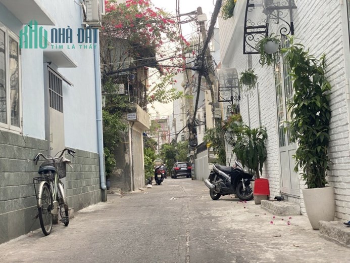 Giảm sốc 600tr, nhà Nguyễn Hồng Đào, HXH 5m, ngang 4.4, 3tầng BTCT, 44m2, chỉ 4tỷ9. LH 0931878533.