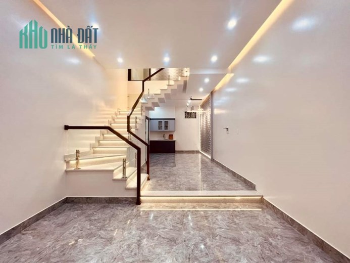 Nhà xây mới độc lập 4 tầng diện tích hơn 40m GIÁ 4.18 tỉ cực đẹp phố Chu Văn An