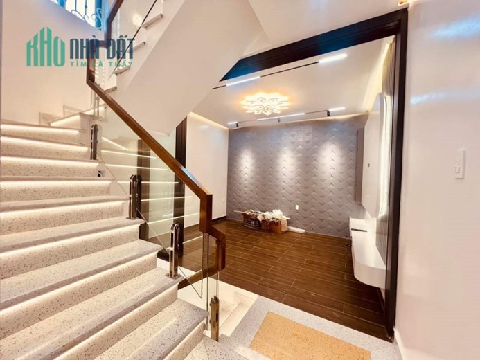 Nhà xây mới độc lập 4 tầng diện tích hơn 40m GIÁ 4.18 tỉ cực đẹp phố Chu Văn An