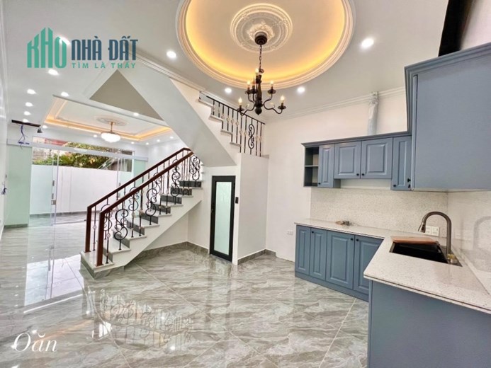 Nhà xây mới cực đẹp GIÁ 3.1 tỉ Phố Chợ Hàng, diện tích 40m x 4 tầng ngõ rộng ô.tô gần nhà