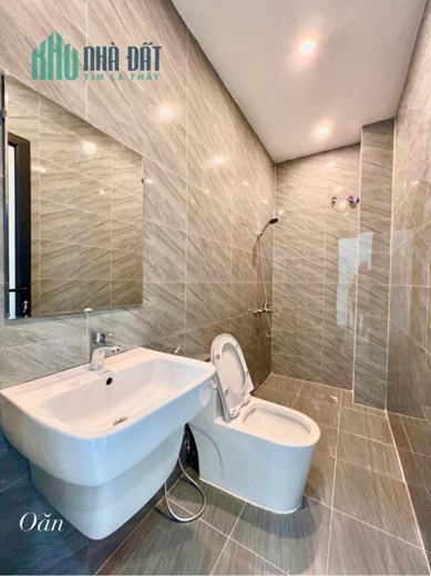 Nhà xây mới cực đẹp GIÁ 3.1 tỉ Phố Chợ Hàng, diện tích 40m x 4 tầng ngõ rộng ô.tô gần nhà