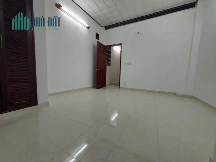 Nhà HXH Âu Cơ, ngang 4.4m, DT khủng 66 m2, nở hậu, giá chỉ 5tỷ990, không có căn thứ hai.