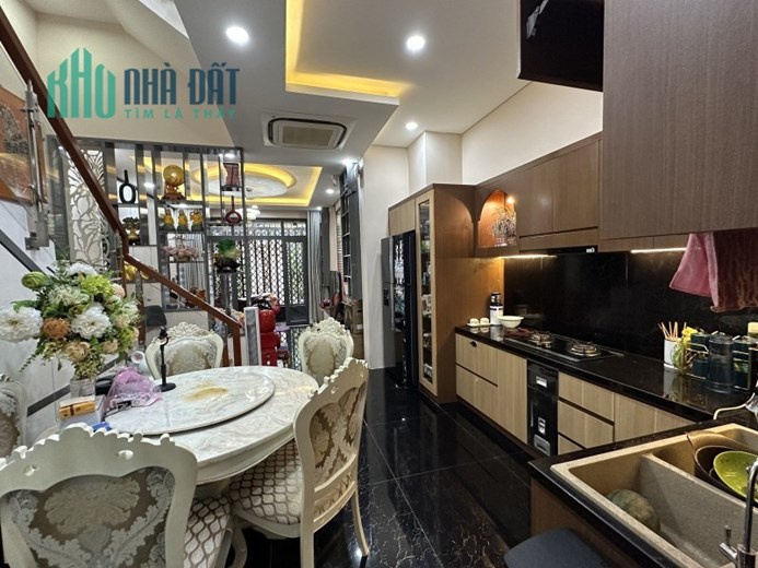 BÁN  NHÀ MẶT TIỀN ĐƯỜNG LÊ TRỌNG TẤN , TÂN PHÚ, 3 TẦNG, 90M2 CHỈ 10 TỶ TL