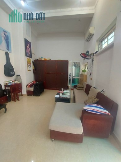 Khách sạn 3 tầng lô góc Dương Đình Nghệ