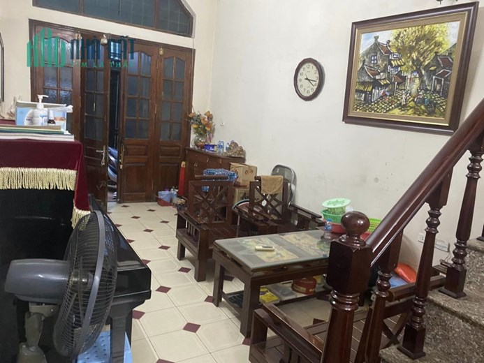 Bán đất tặng nhà 3 tầng  Kim Mã  75m2 4 tầng MT 4m chỉ 6,1 tỷ.