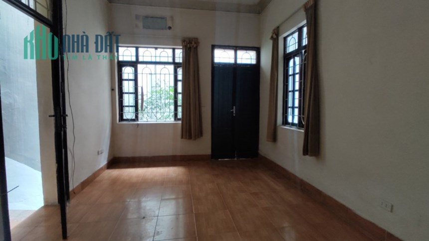 Bán đất tặng nhà 3 tầng  Kim Mã  75m2 4 tầng MT 4m chỉ 6,1 tỷ.