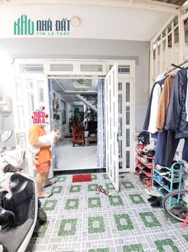 HXH GẦN SIÊU THỊ METRO - LÔ GÓC KHÔNG LỘ GIỚI THOÁNG MÁT - 60M2, 3 TẦNG, NHÀ ĐẸP Ở NGAY.