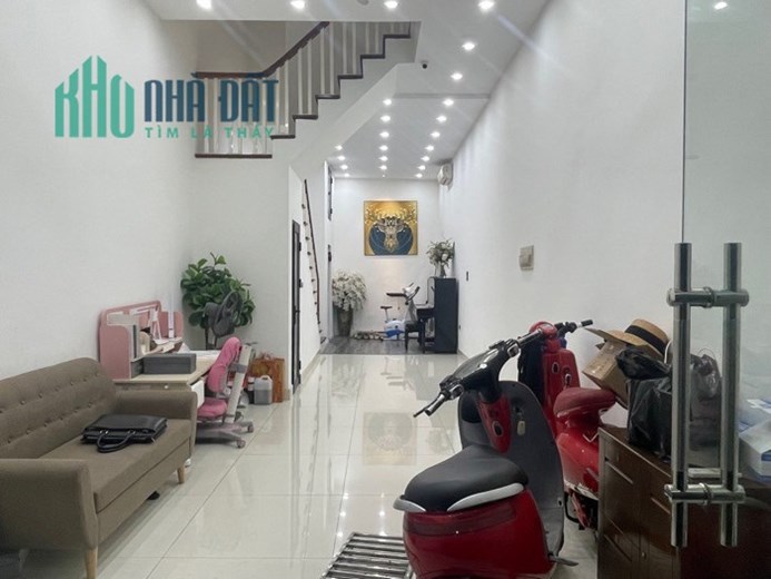 Bán nhà mặt  đường Phạm Ngọc Thạch,58m2, 5 tầng, giá chỉ 13.5 tỷ,vỉa hè, ô tô tránh, KD