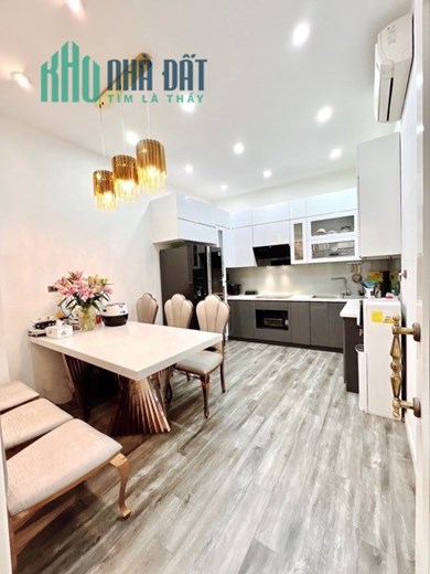 Bán nhà mặt  đường Phạm Ngọc Thạch,58m2, 5 tầng, giá chỉ 13.5 tỷ,vỉa hè, ô tô tránh, KD