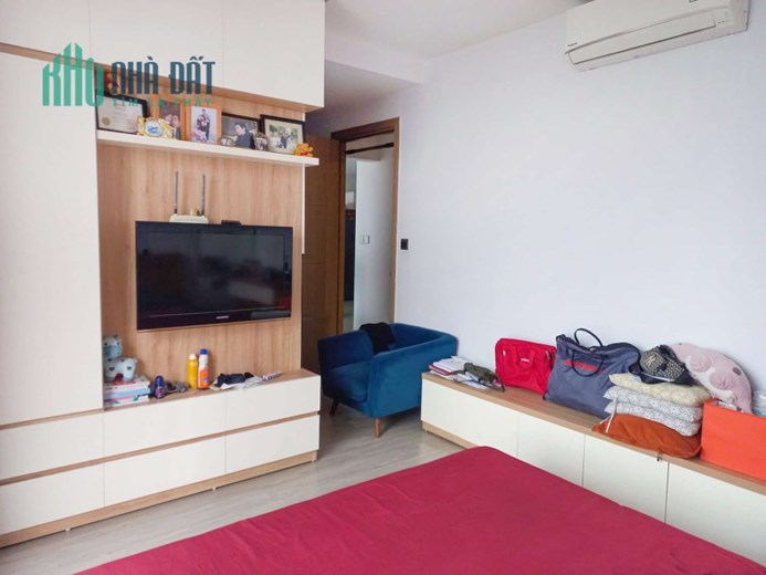 Rẻ, cần bán căn hộ chung cư Việt Hưng, Long Biên, tặng nội thất, tầng 3, 76m, giá 1 tỷ 6