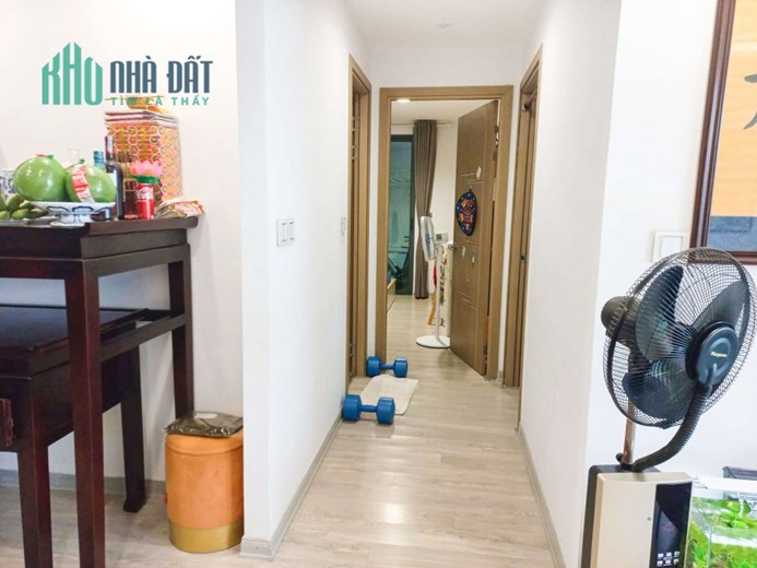 Rẻ, cần bán căn hộ chung cư Việt Hưng, Long Biên, tặng nội thất, tầng 3, 76m, giá 1 tỷ 6