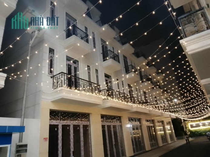 HOT! Bán nhà SHR mặt tiền đường Trịnh Đình Trọng - 1 trệt 3 lầu 210m2