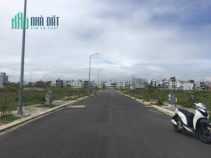 Bán lô đất biệt thự FpT 605m2