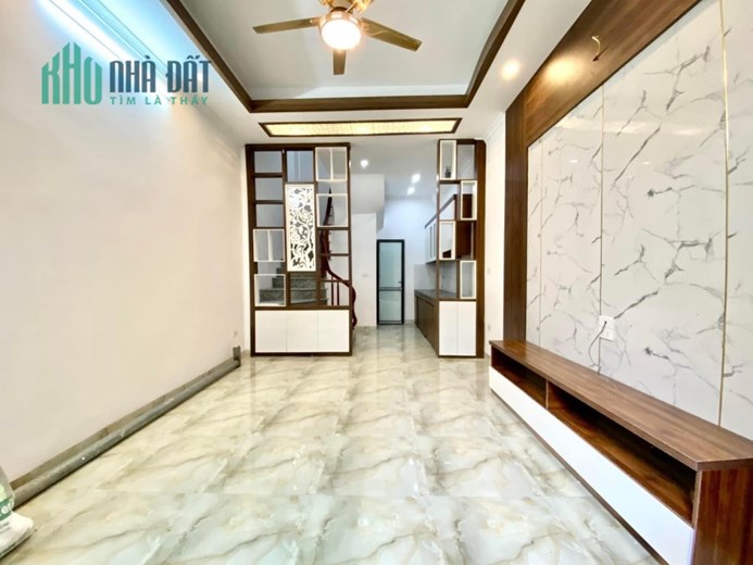 Giá Sốc. Bán Nhà Cổ Linh, Phường Thạch Bàn, Long Biên 5T, 35m2 chỉ 2,8 tỷ